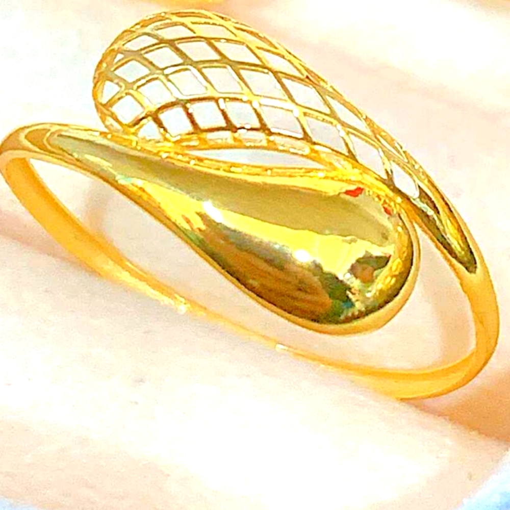 18k Saudi Gold Teardrop Ring Size 8 Only Real Gold Pawnable Lightweight